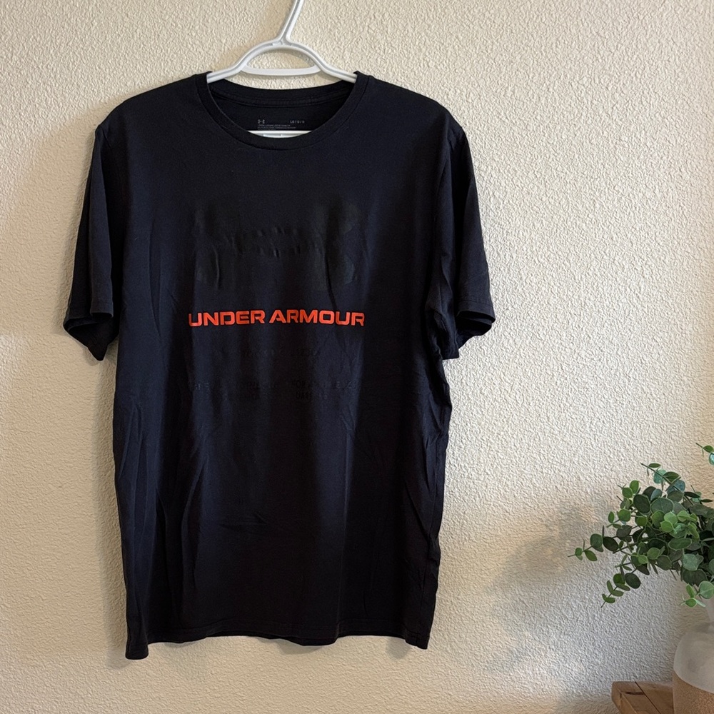 Under Armour Black and Red Short Sleeve Tee